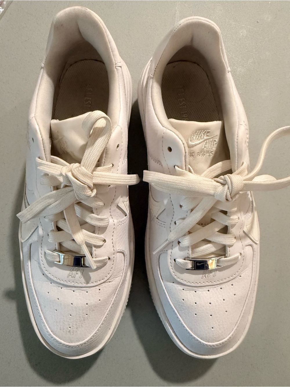 Nike Women's Low-Top Sneakers in Off-White/Cream